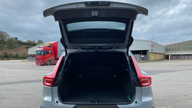 Volvo XC40 2.0 B3P Ultra Dark 5dr Auto Petrol Estate